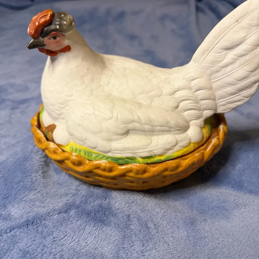 Vintage Staffordshire 19th century White Ceramic‎ Hen on Nest Decorative Bird
